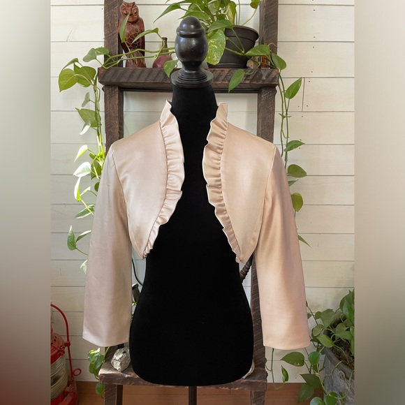 David’s Bridal: Beige Ruffle Collar Bolaro Jacket - Picture 17 of 17